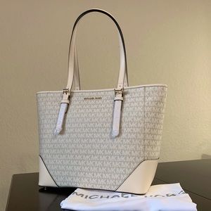 ☁️Michael Kors Aria Large Beige Tote☁️